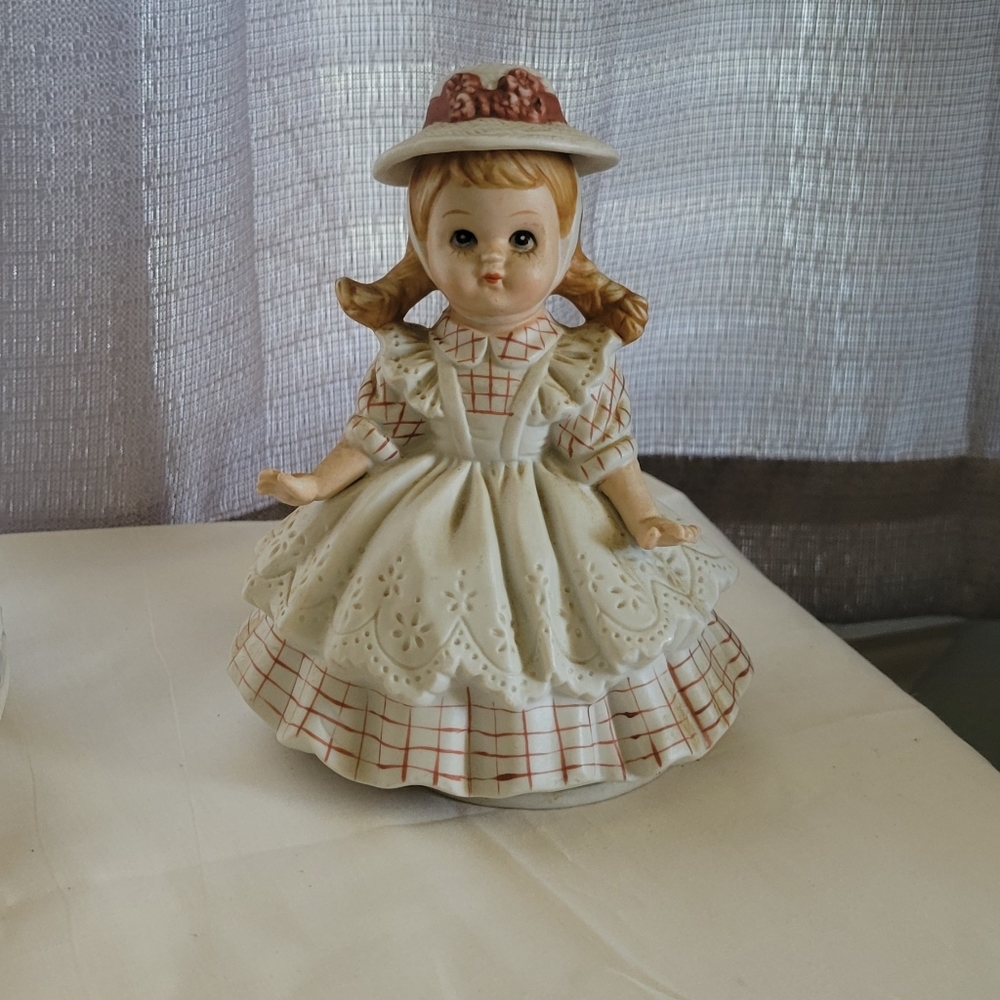 ❤ VINTAGE MUSICAK DOLL - Picture 1 of 11